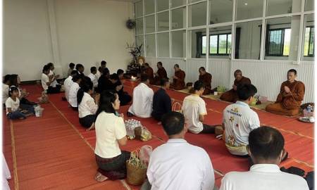 ทำบุญตักบาตรศูนย์การเรียนรู้ตำบลนาห่อม